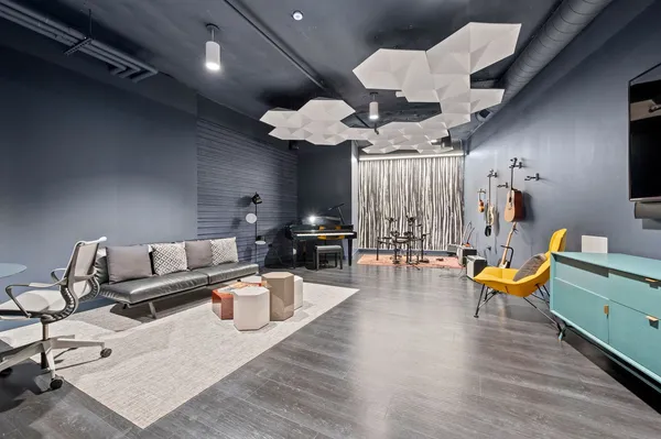 $6,250 | 211 North Harbor Drive, Unit 1401, Chicago, IL 60601