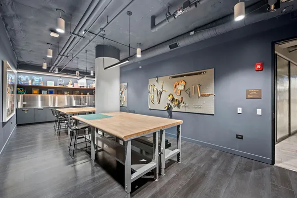 $6,250 | 211 North Harbor Drive, Unit 1401, Chicago, IL 60601