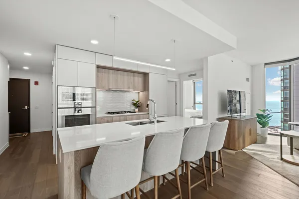 $6,250 | 211 North Harbor Drive, Unit 1401, Chicago, IL 60601