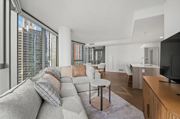 $6,250 | 211 North Harbor Drive, Unit 1401, Chicago, IL 60601