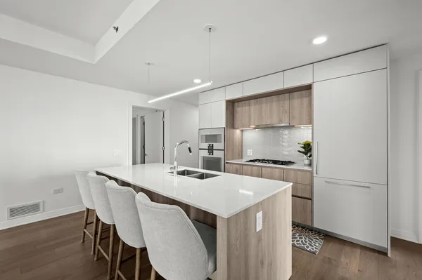 $6,250 | 211 North Harbor Drive, Unit 1401, Chicago, IL 60601