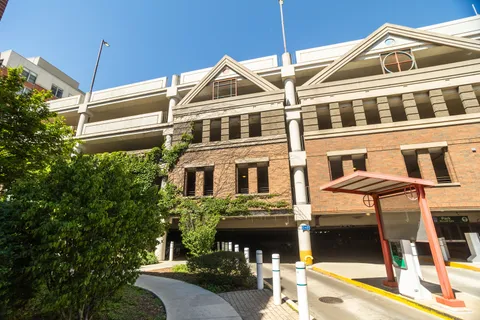 $139,000 | 1113 Holley Court, Unit 311, Oak Park, IL 60301