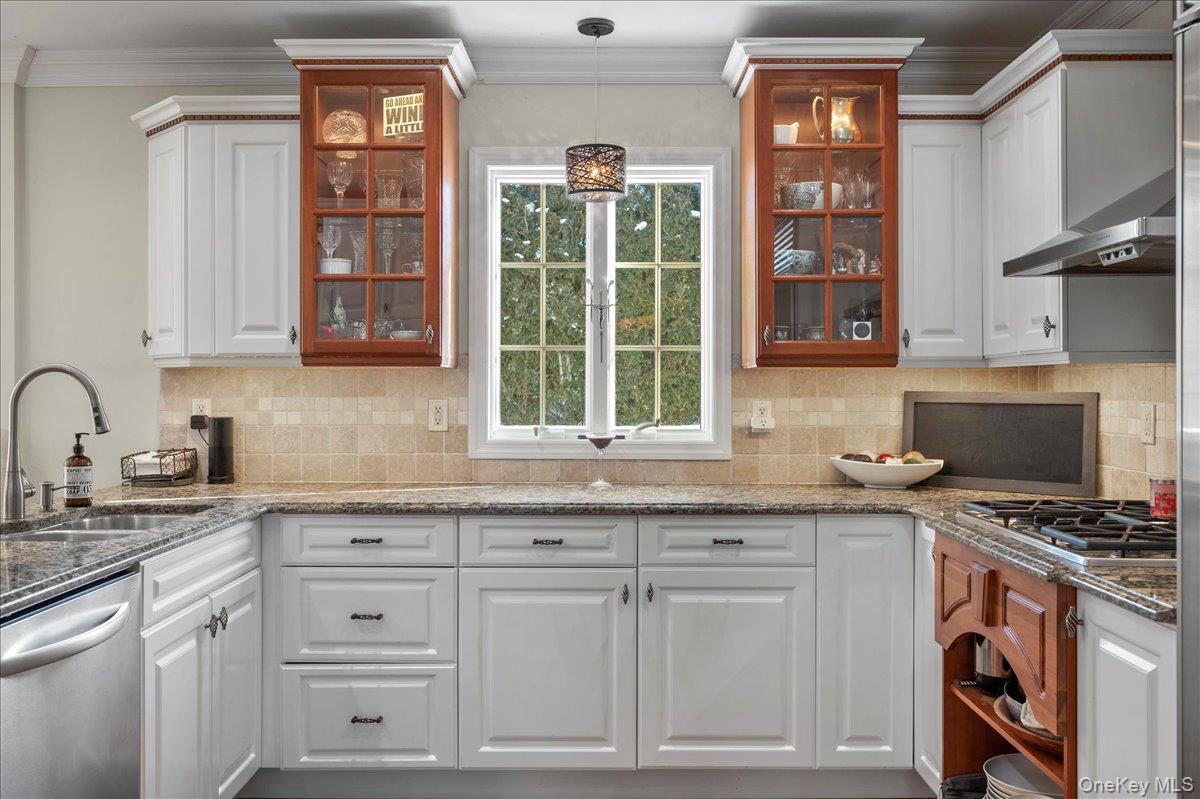 299 Stratton Road New Rochelle, NY 10804 - Photo 16 of 49