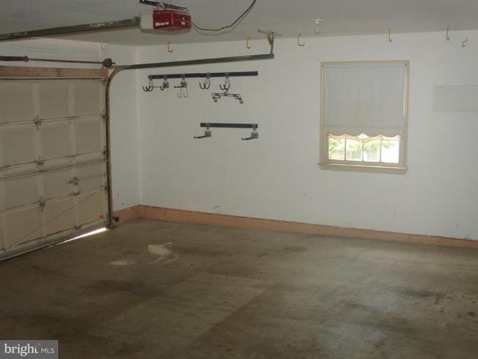 7753 Lowmoor Road Springfield, VA 22153 - Photo 4 of 16 7753 Lowmoor Rd