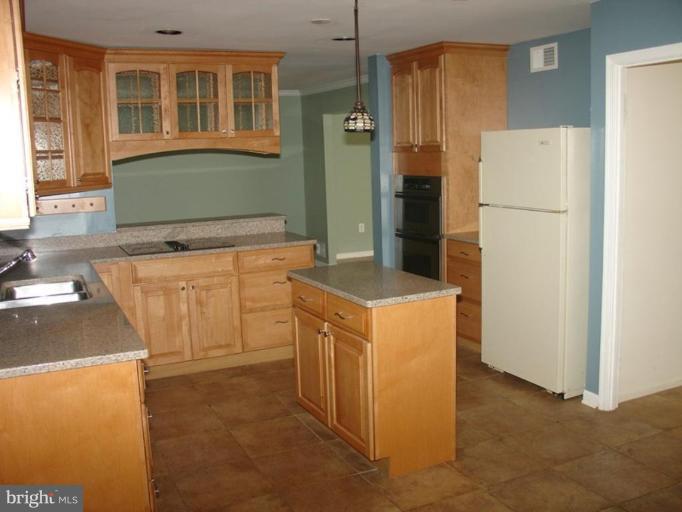 7753 Lowmoor Road Springfield, VA 22153 - Photo 7 of 16 7753 Lowmoor Rd