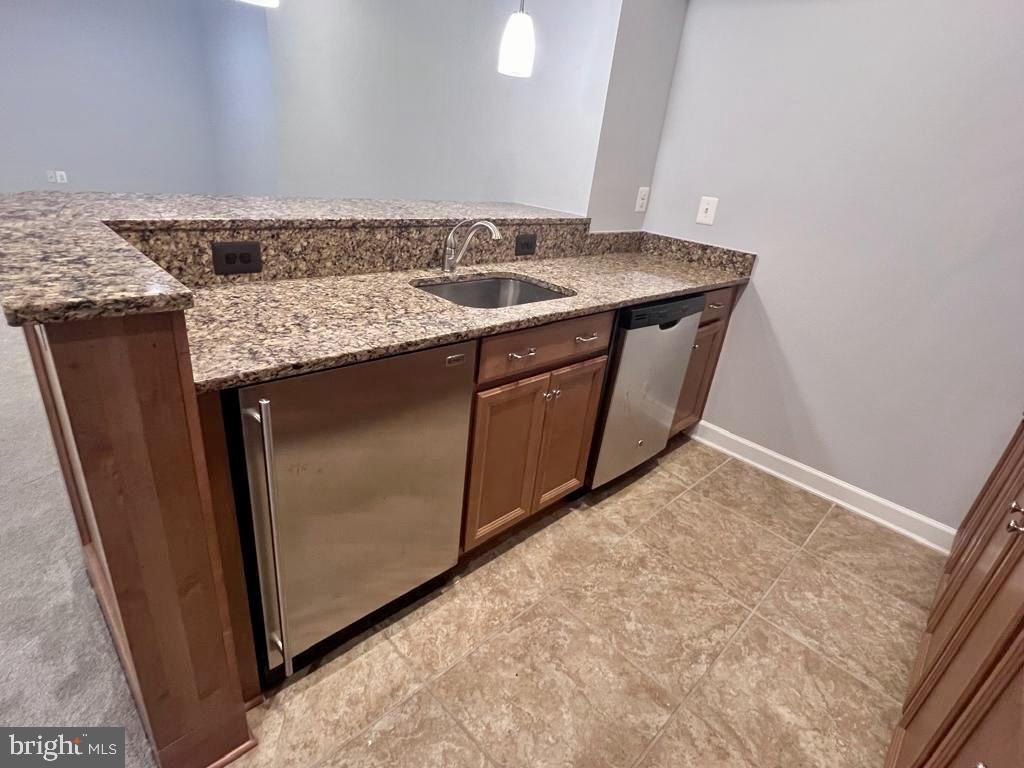 42403 Pine Forest Drive Chantilly, VA 20152 - Photo 29 of 37 a bathroom with a granite countertop sink and a mirror