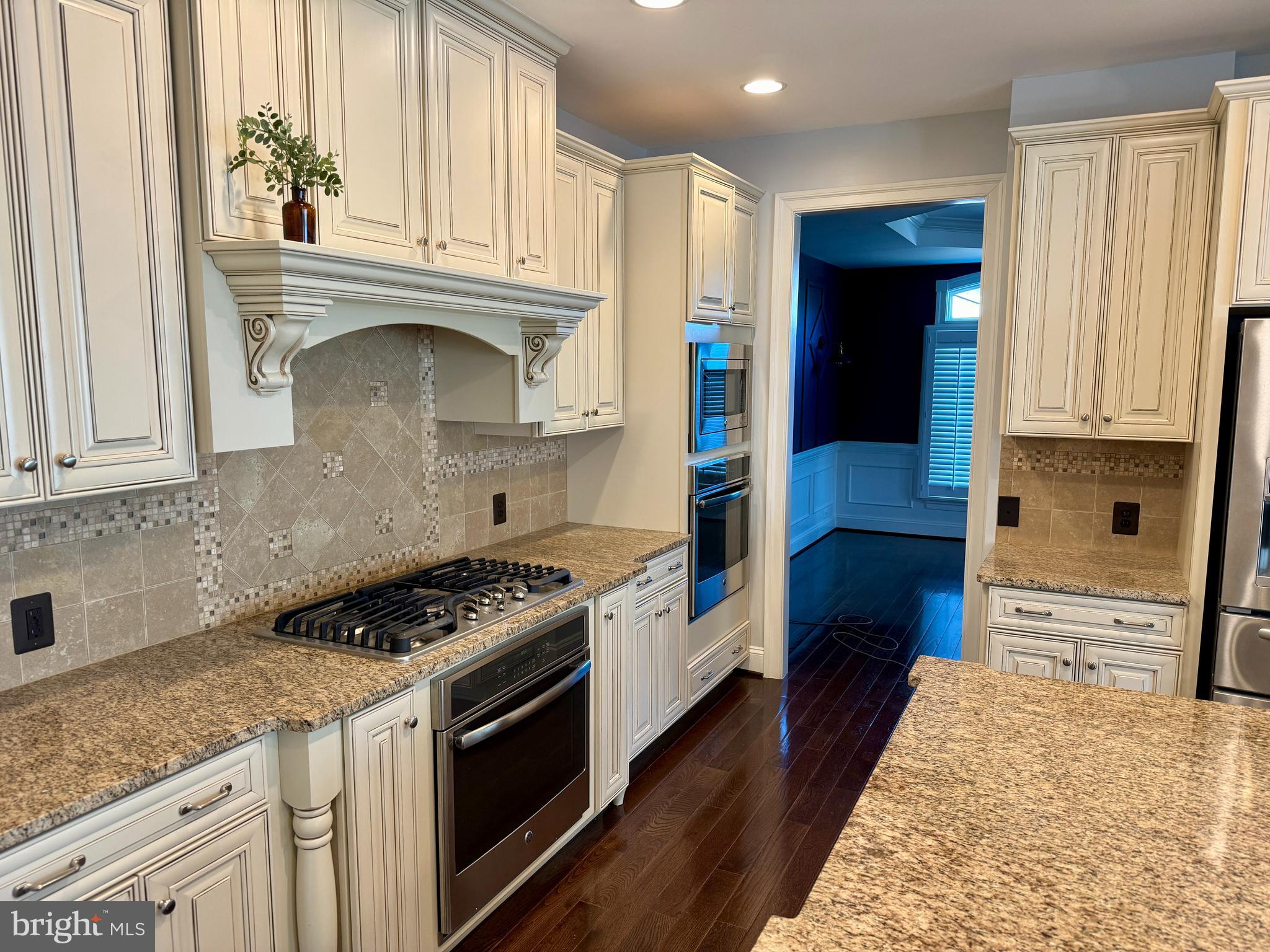 42403 Pine Forest Drive Chantilly, VA 20152 - Photo 7 of 37 a kitchen with stainless steel appliances granite countertop a stove and a refrigerator