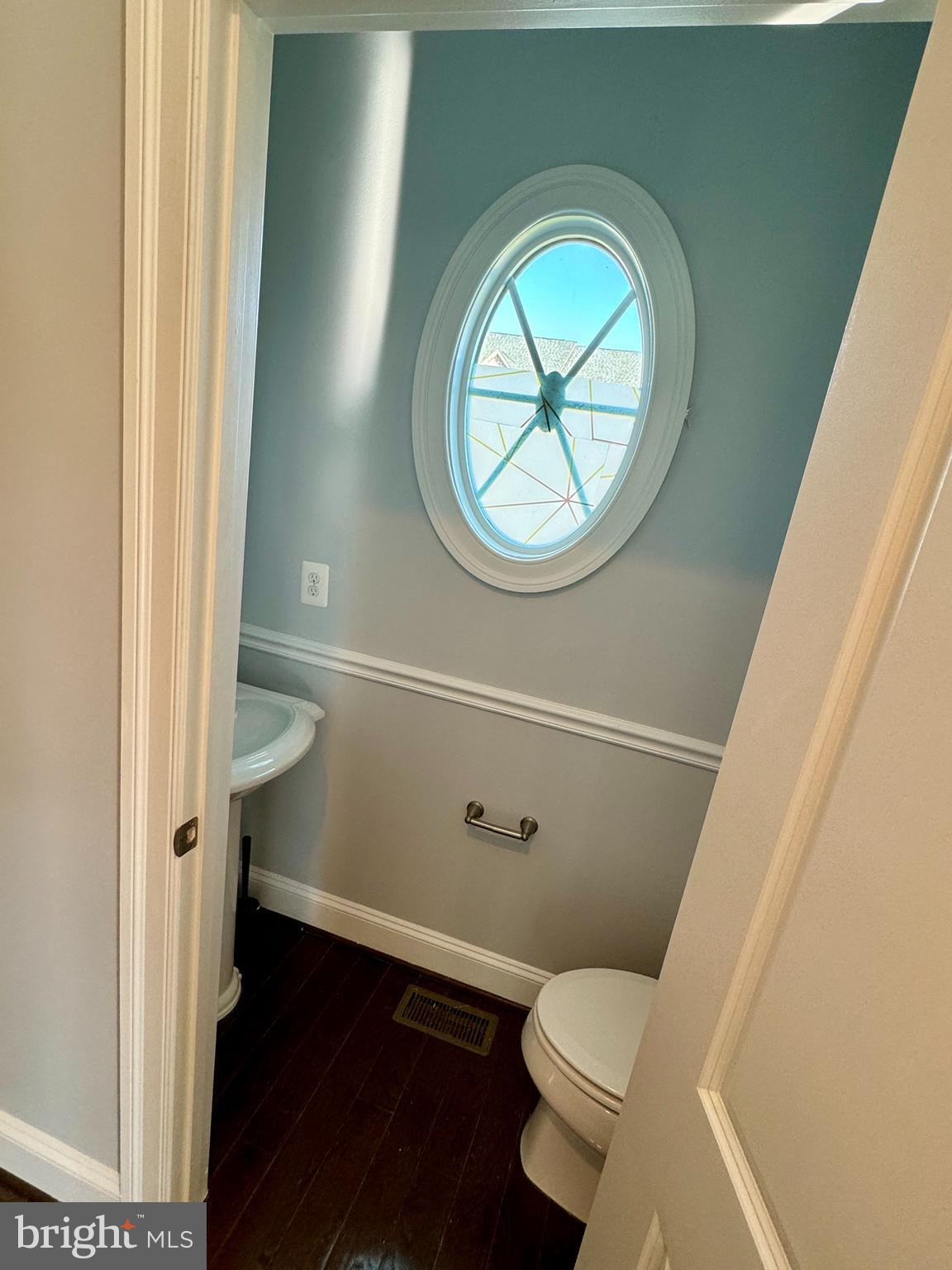 42403 Pine Forest Drive Chantilly, VA 20152 - Photo 10 of 37 a bathroom with a toilet and a vanity