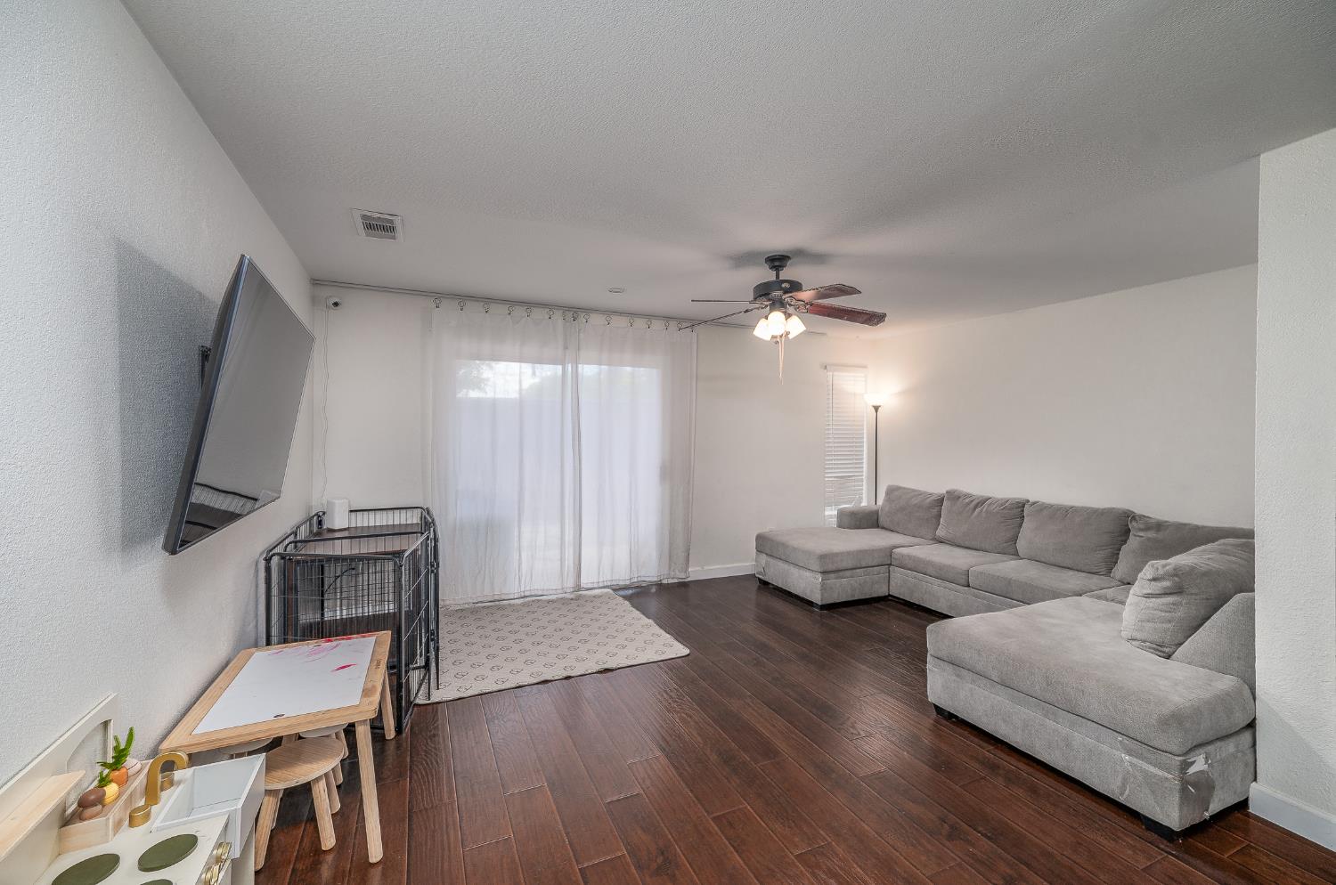 581 Lincoln Avenue, Unit B Modesto, CA 95354 - Photo 12 of 24