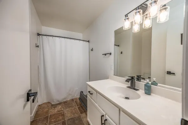 $275,000 | 581 Lincoln Avenue, Unit B, Modesto, CA 95354