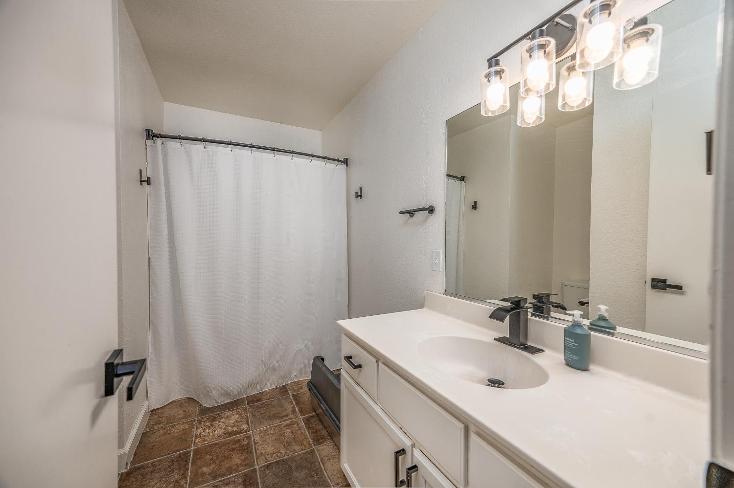 581 Lincoln Avenue, Unit B Modesto, CA 95354 - Photo 21 of 24