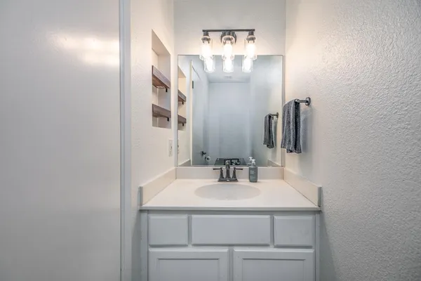 $275,000 | 581 Lincoln Avenue, Unit B, Modesto, CA 95354