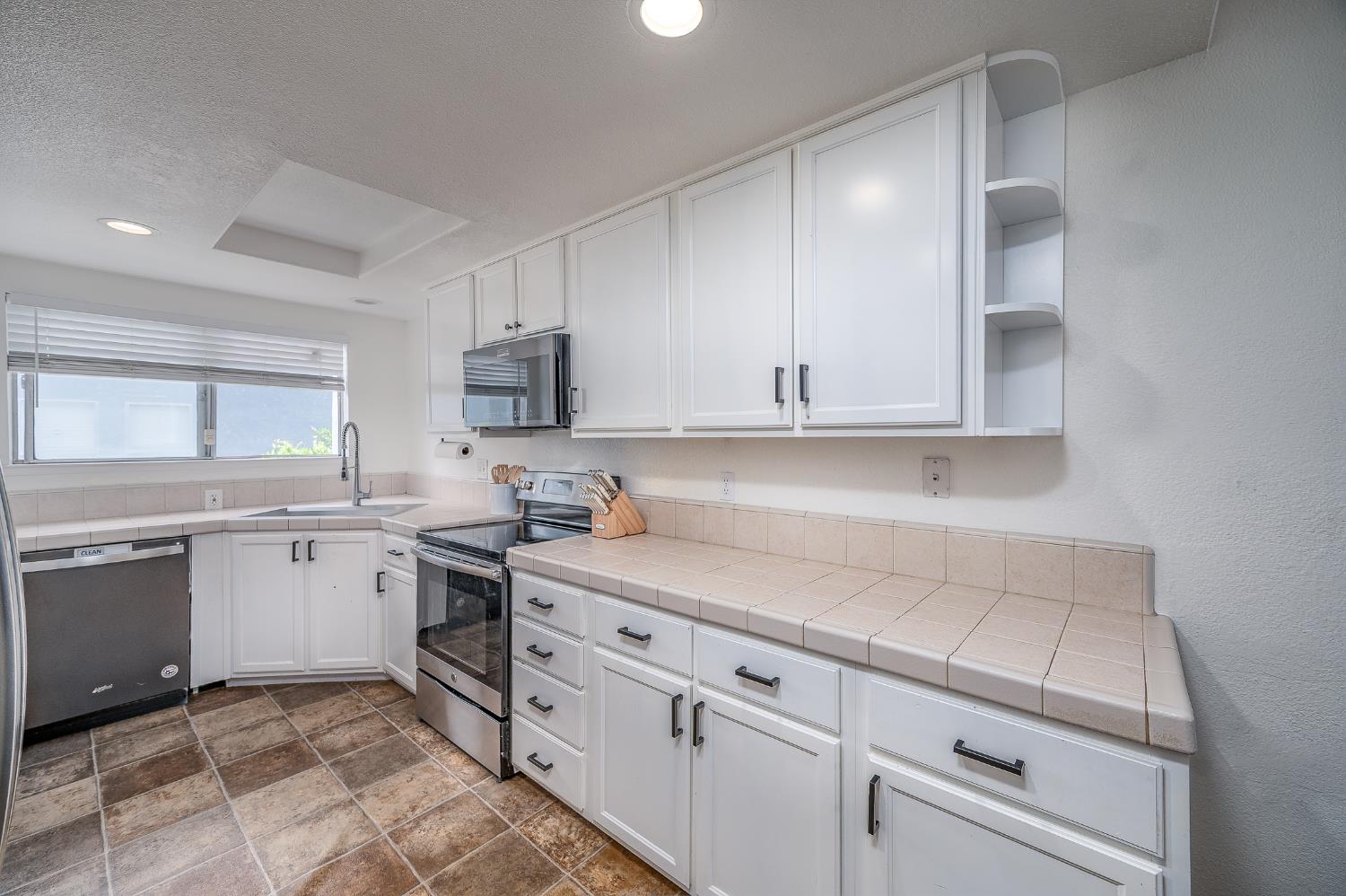 581 Lincoln Avenue, Unit B Modesto, CA 95354 - Photo 8 of 24