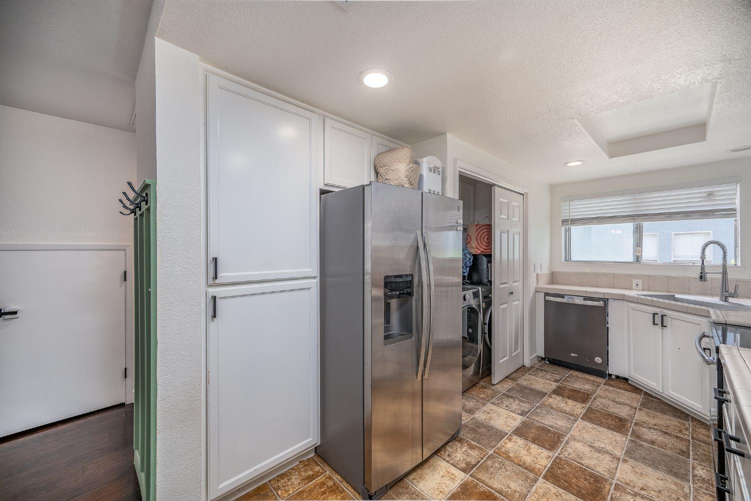 581 Lincoln Avenue, Unit B Modesto, CA 95354 - Photo 9 of 24