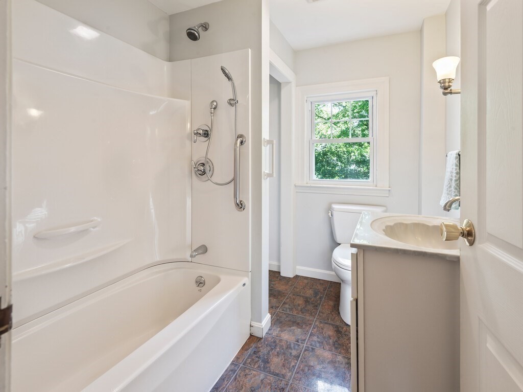 76 Robillard Street Gardner, MA 01440 - Photo 17 of 38
