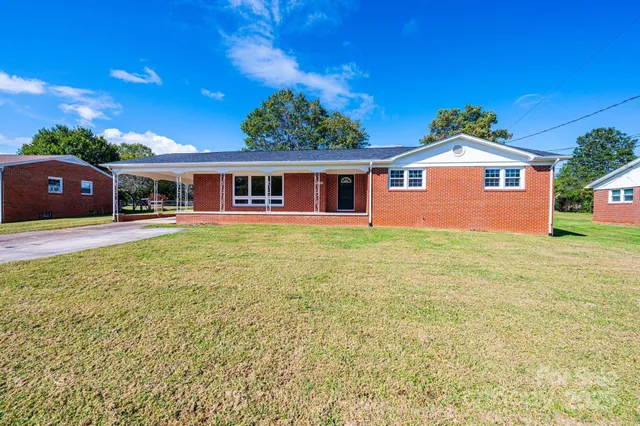 $299,900 | 808 Church Street Northwest, Valdese, NC 28690