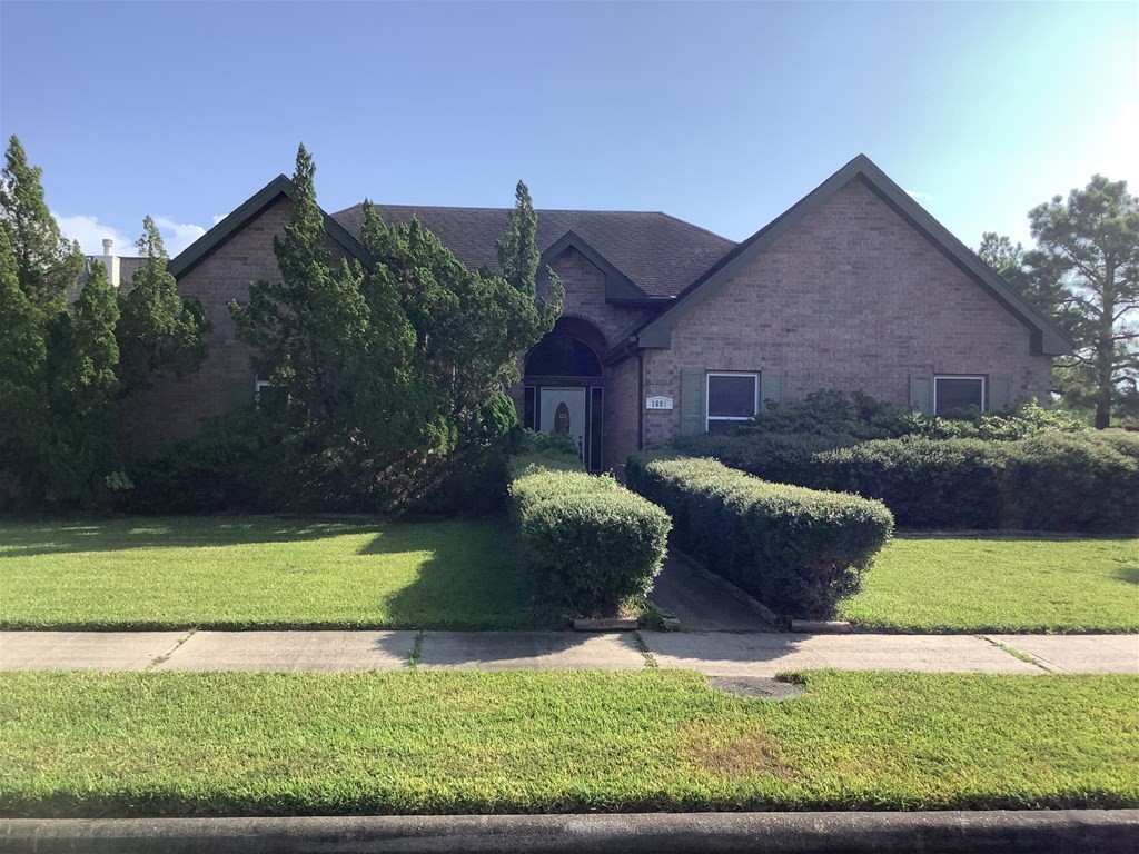 1601 Oak Pl Court Pearland, TX 77581 - Photo 1 of 21 a front view of a house with a yard and garage
