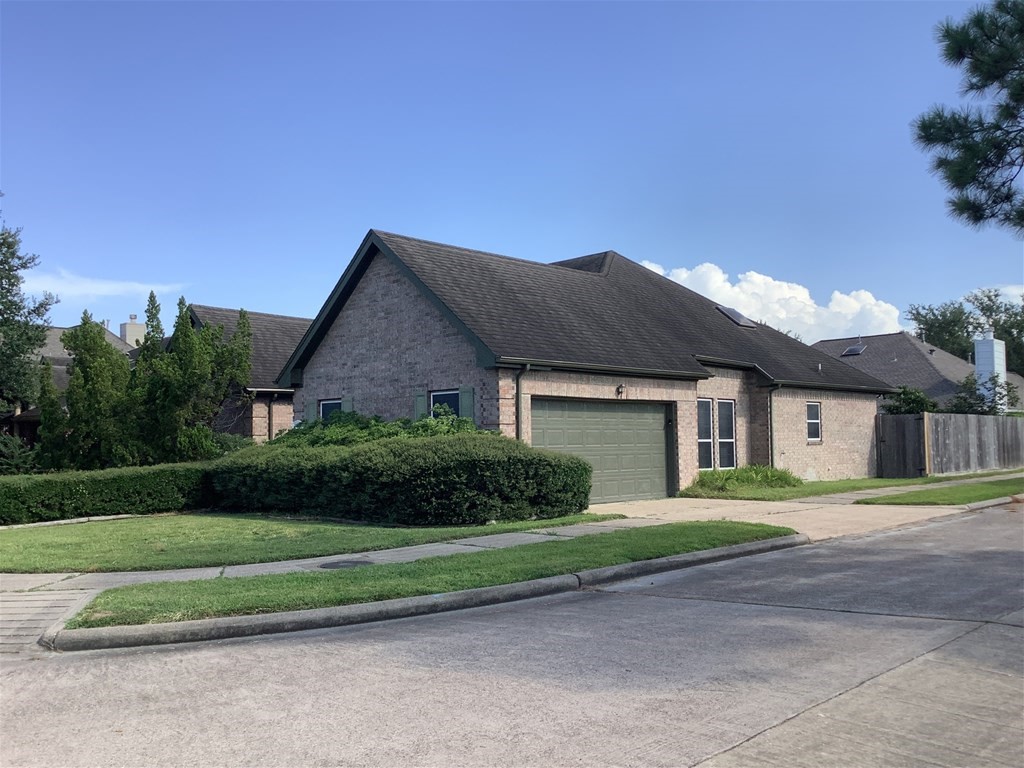 1601 Oak Pl Court Pearland, TX 77581 - Photo 2 of 21 a front view of a house with a yard