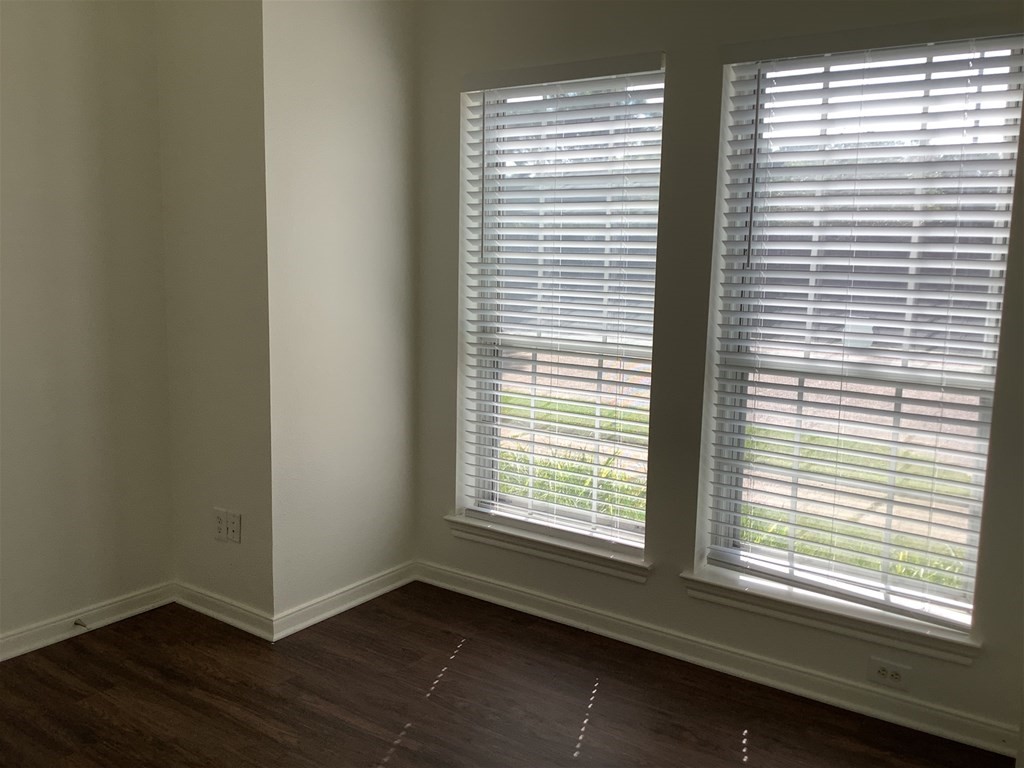 1601 Oak Pl Court Pearland, TX 77581 - Photo 8 of 21 a view of an empty room with a window