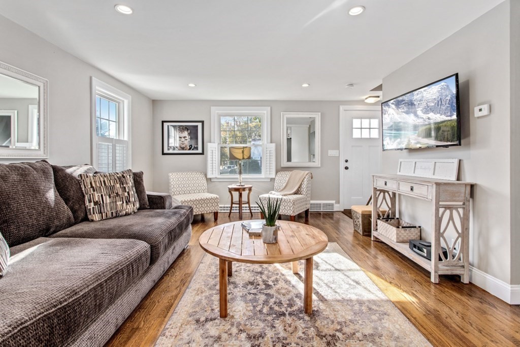 15 Marion Road Saugus, MA 01906 - Photo 6 of 40 Gallery Image 6