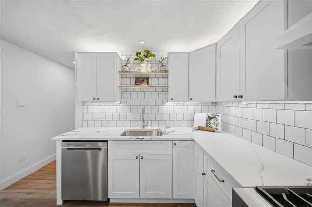 a view of a livingroom with a ceiling fan and wooden floor
