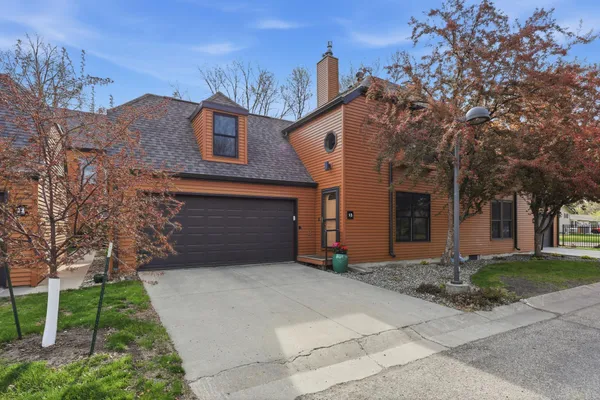 $290,000 | 1415 West Gateway Circle South, Unit 23, Fargo, ND 58103