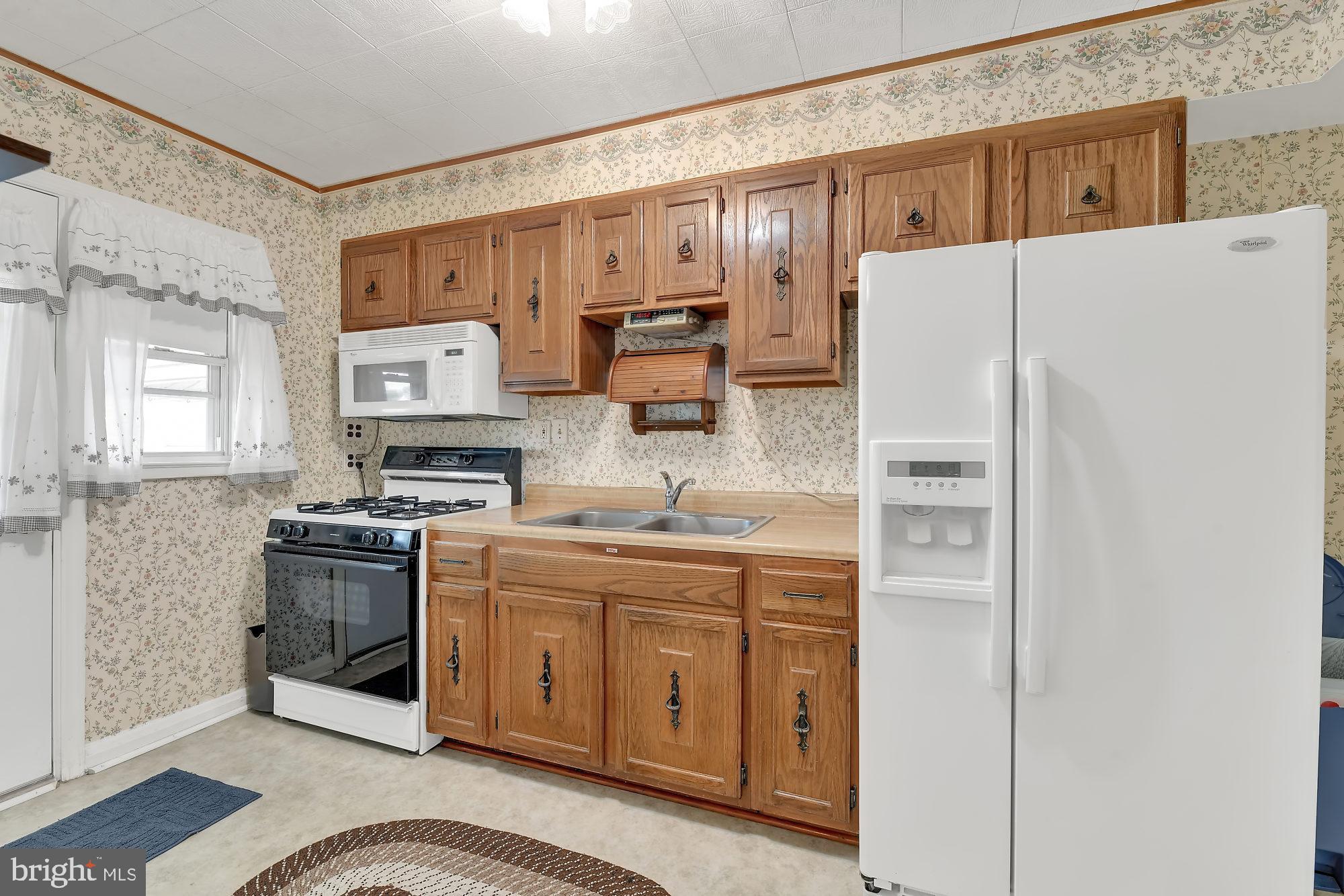 2732 Moorgate Road Baltimore, MD 21222 - Photo 3 of 28 Kitchen