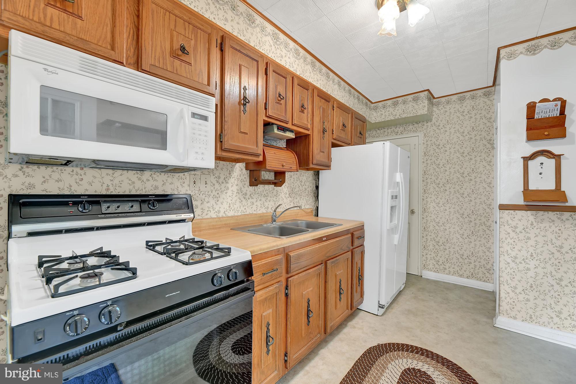 2732 Moorgate Road Baltimore, MD 21222 - Photo 5 of 28 Kitchen