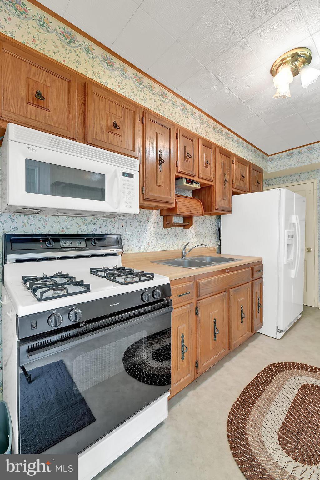 2732 Moorgate Road Baltimore, MD 21222 - Photo 6 of 28 Kitchen