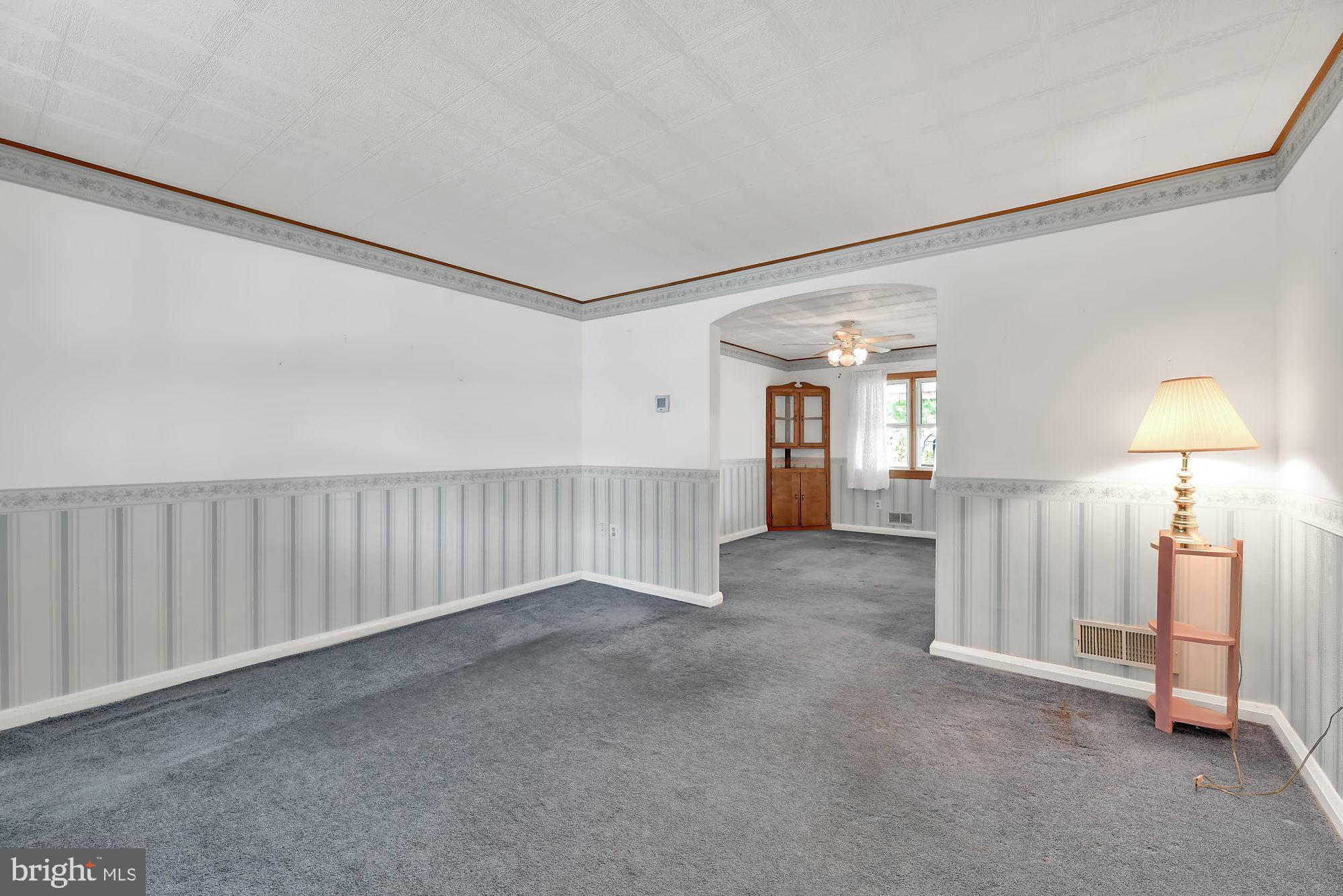 2732 Moorgate Road Baltimore, MD 21222 - Photo 10 of 28 Living Room