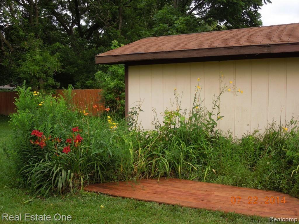 2124 Reid Road Flint, MI 48507 - Photo 23 of 25 Shed Stage