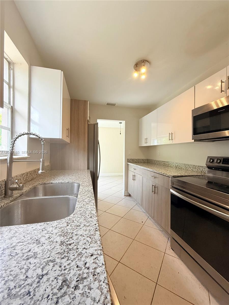 14330 Southwest 289th Street Homestead, FL 33033 - Photo 4 of 16