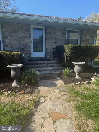 $3,000 | 536 Hampton Lane, Towson, MD 21286