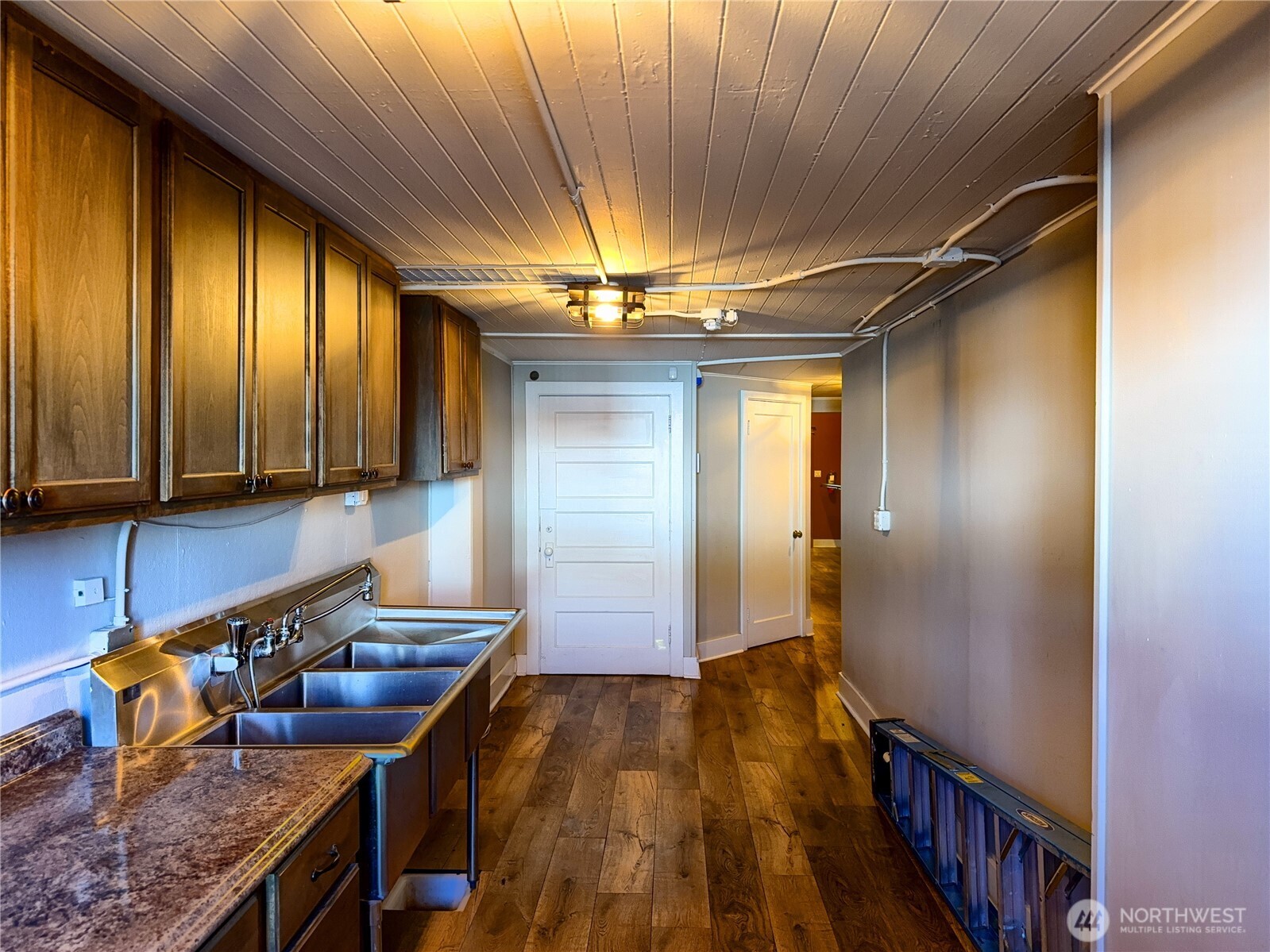 45 East Main Street Walla Walla, WA 99362 - Photo 15 of 17 a view of a livingroom with furniture and an entryway