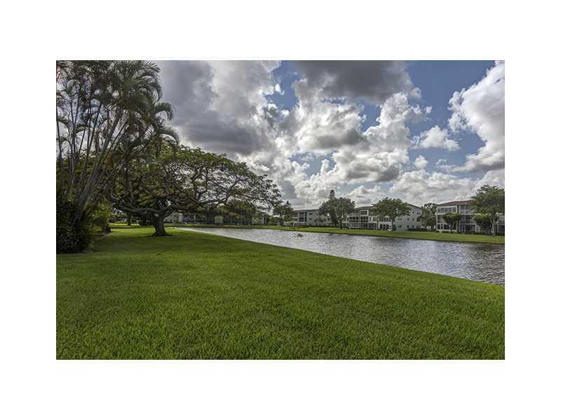 130 Dorset D, Unit 130 Boca Raton, FL 33434 - Photo 13 of 14 Exterior Front