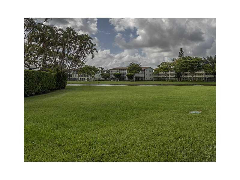 130 Dorset D, Unit 130 Boca Raton, FL 33434 - Photo 14 of 14 Exterior Front