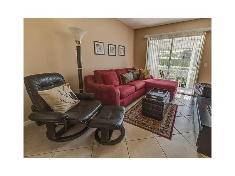 130 Dorset D, Unit 130 Boca Raton, FL 33434 - Photo 4 of 14 Exterior Front