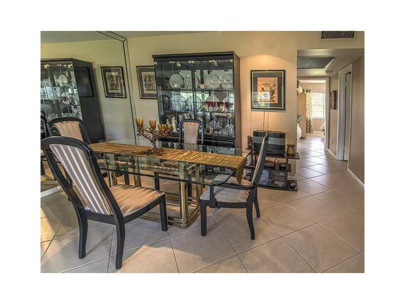 130 Dorset D, Unit 130 Boca Raton, FL 33434 - Photo 7 of 14 Exterior Front