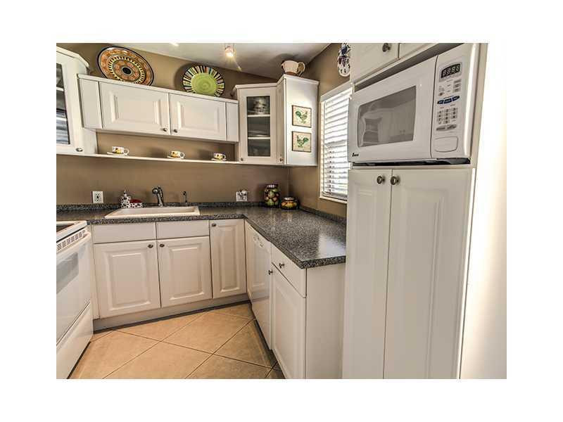 130 Dorset D, Unit 130 Boca Raton, FL 33434 - Photo 9 of 14 Exterior Front