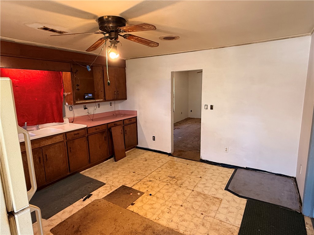 140 Davis Hill Road West Union, SC 29696 - Photo 6 of 12 This kitchen presents a promising opportunity for a complete renovation.