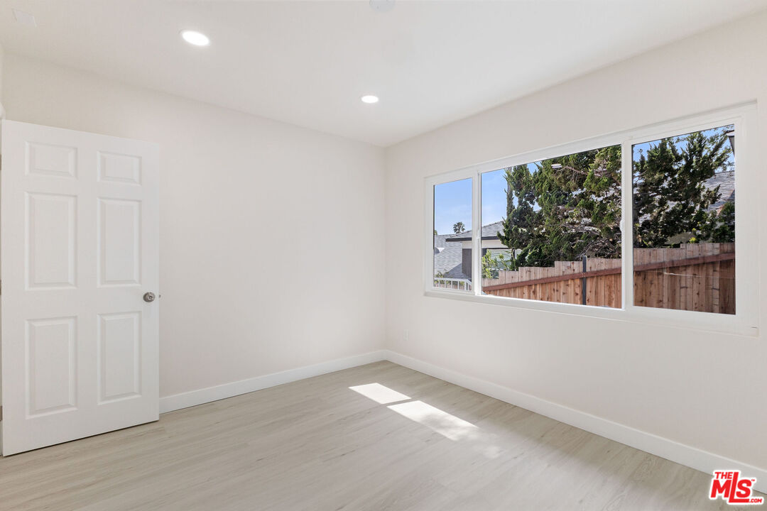 7131 Ramsgate Avenue Los Angeles, CA 90045 - Photo 18 of 25