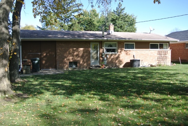 1038 Midway Road Northbrook, IL 60062 - Photo 3 of 11 a view of a house with backyard