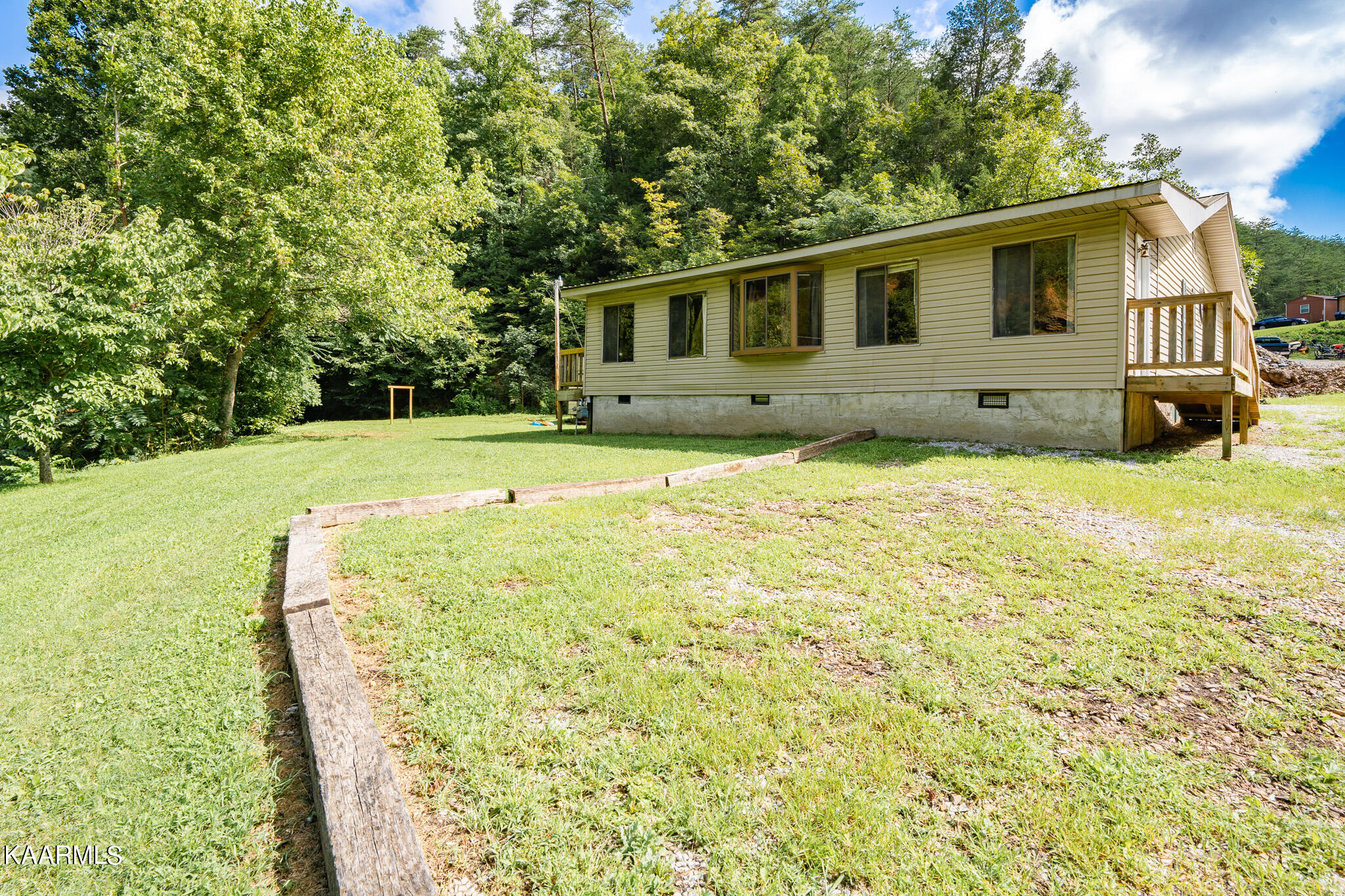 605 Yarnell Road Clinton, TN 37716 - Photo 2 of 32 605 Yarnell Rd-24