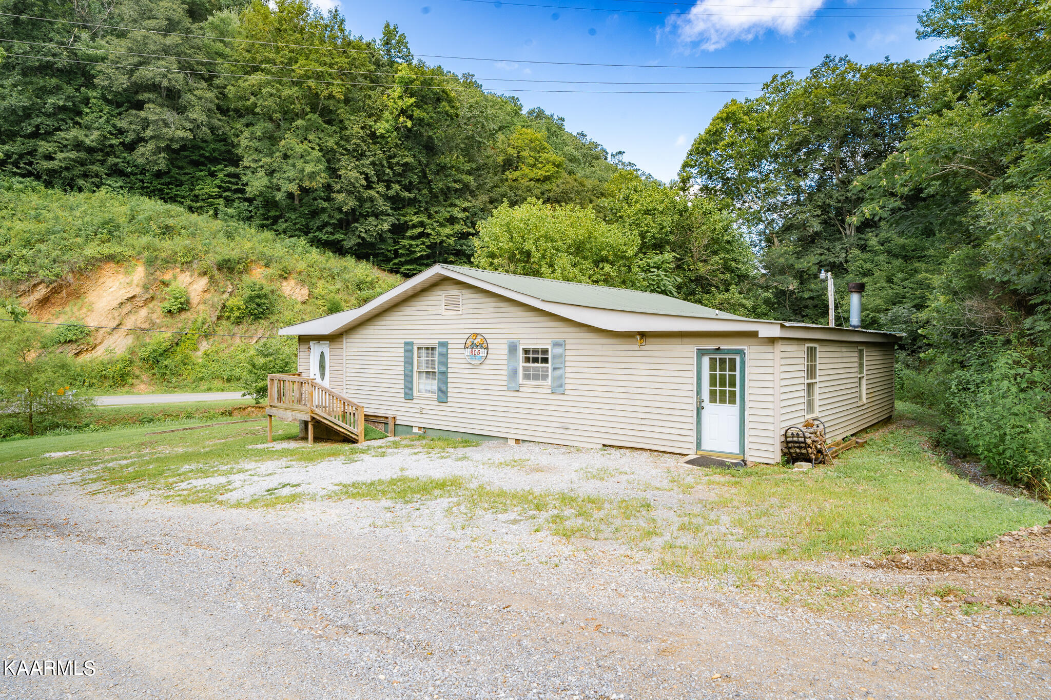 605 Yarnell Road Clinton, TN 37716 - Photo 4 of 32 605 Yarnell Rd-29