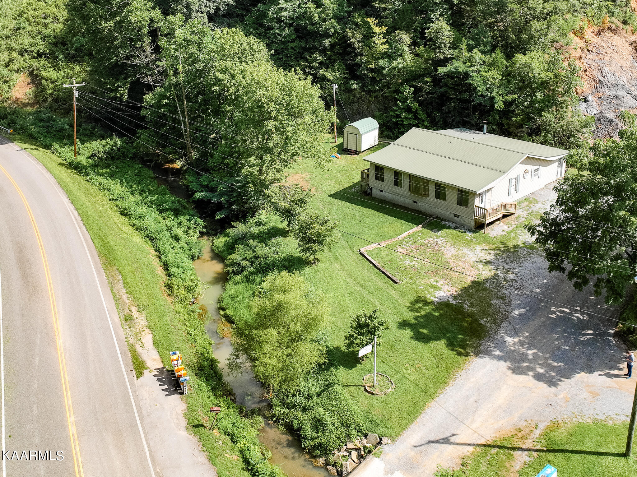 605 Yarnell Road Clinton, TN 37716 - Photo 6 of 32 605 Yarnell Rd-30