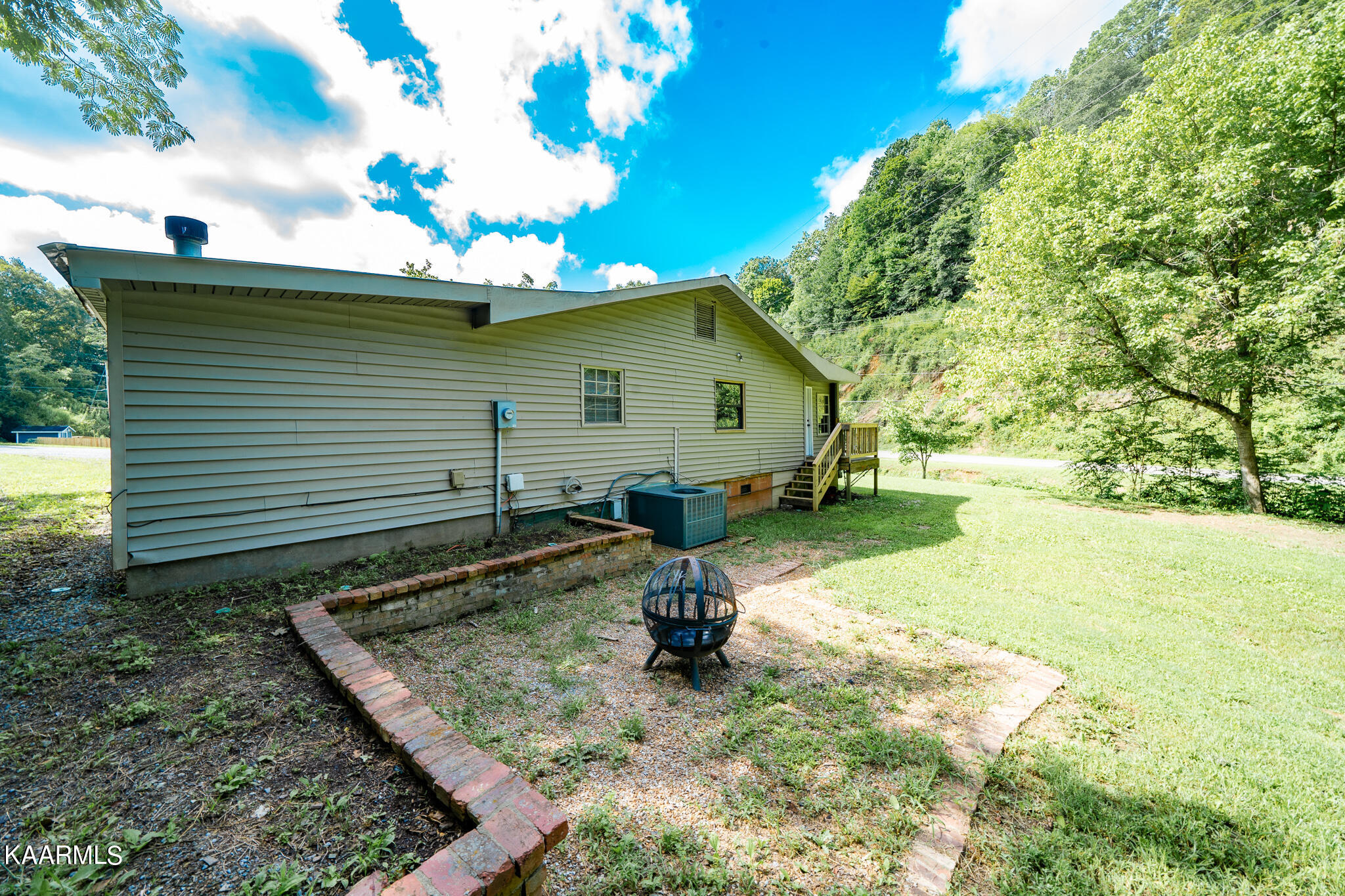 605 Yarnell Road Clinton, TN 37716 - Photo 7 of 32 605 Yarnell Rd-26