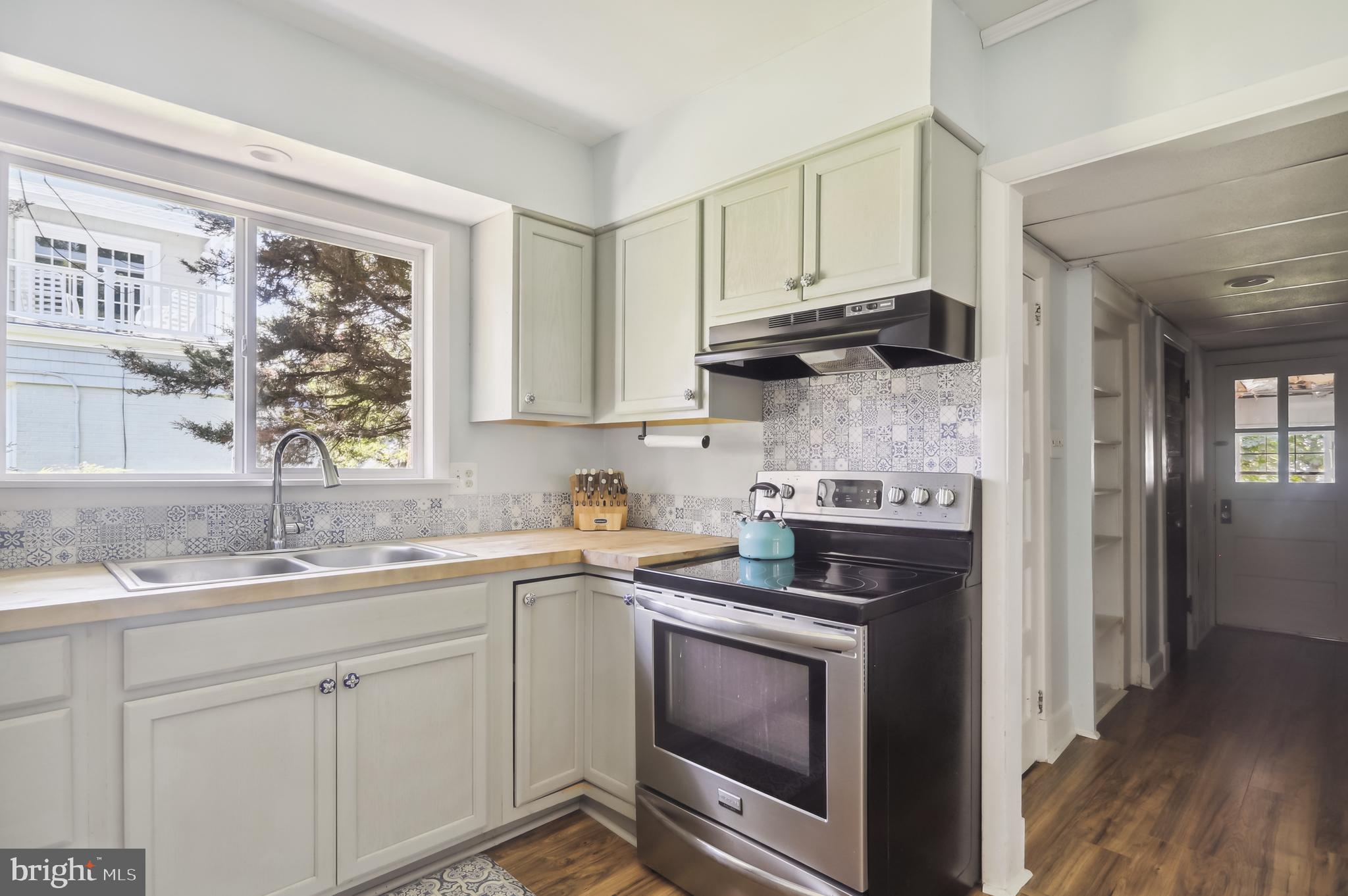 33 Decatur Avenue Annapolis, MD 21403 - Photo 11 of 31 Kitchen