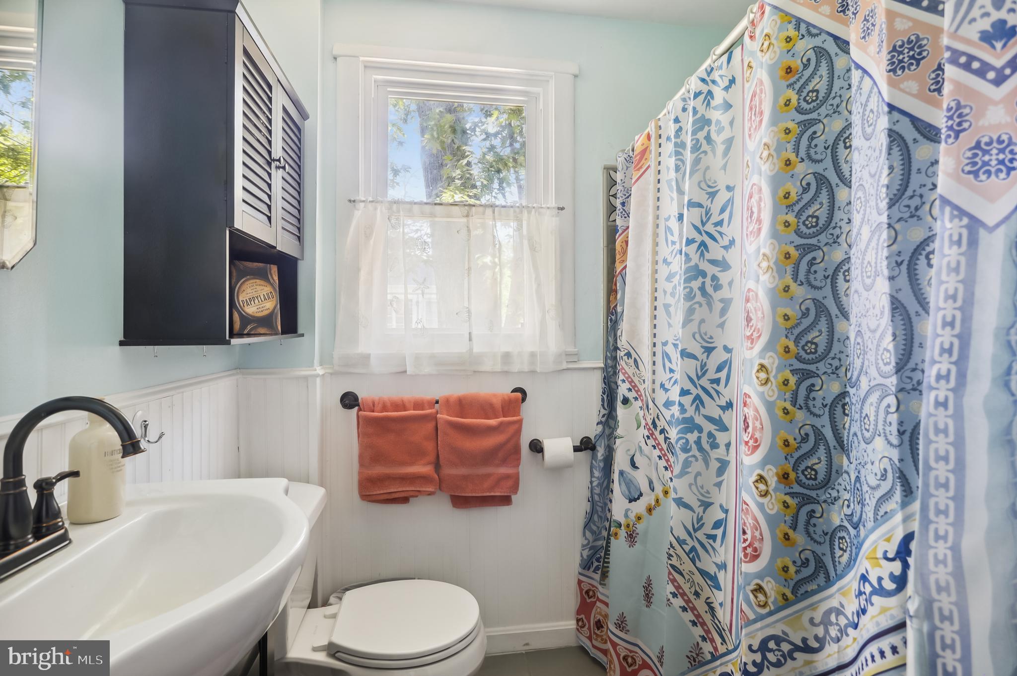 33 Decatur Avenue Annapolis, MD 21403 - Photo 14 of 31 Main Floor Bathroom
