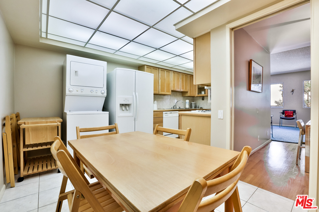 1015 North Kings Road, Unit 309 West Hollywood, CA 90069 - Photo 13 of 36