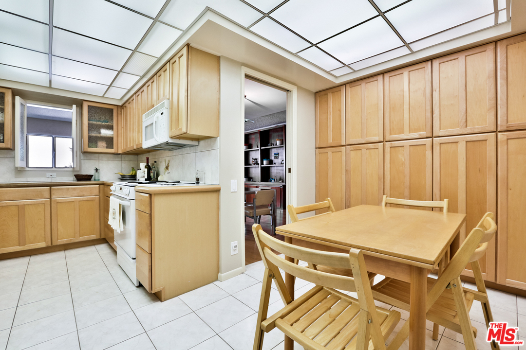 1015 North Kings Road, Unit 309 West Hollywood, CA 90069 - Photo 14 of 36
